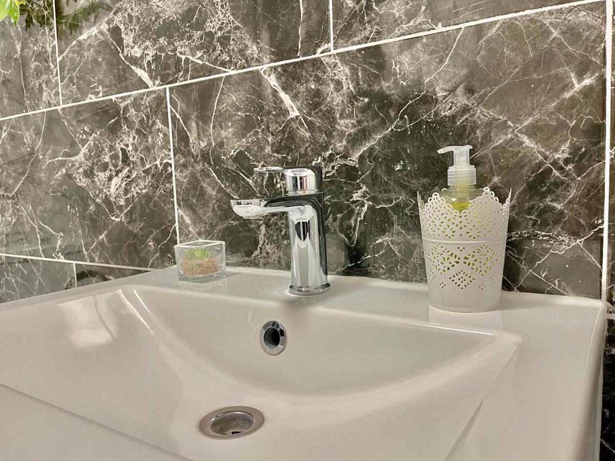 Apartament City Centre Gem In Southend Near The Beach, Station And Parking Zewnętrze zdjęcie